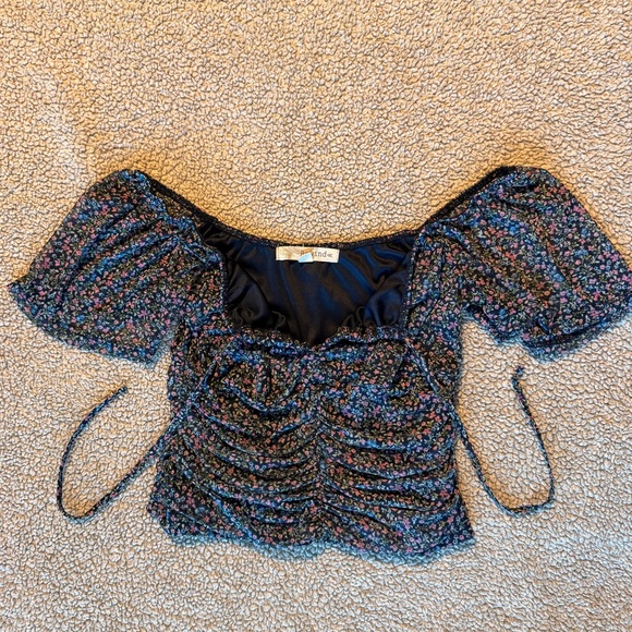 Ruched blue floral tie-up blouse - Picture 7 of 10